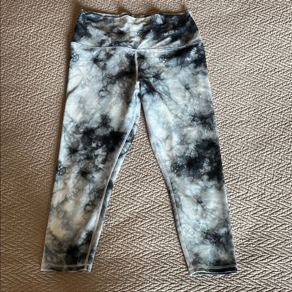 Scorpio Sol Black and White Leggings Abstract Cloudy Design